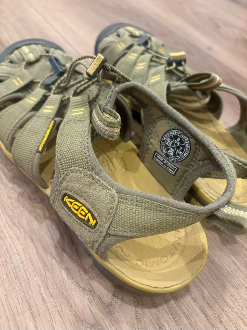 Keen size 8 men’s shoes